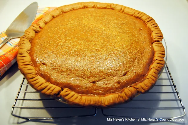 Grandmothers Pumpkin Pie at Miz Helen's Country Cottage