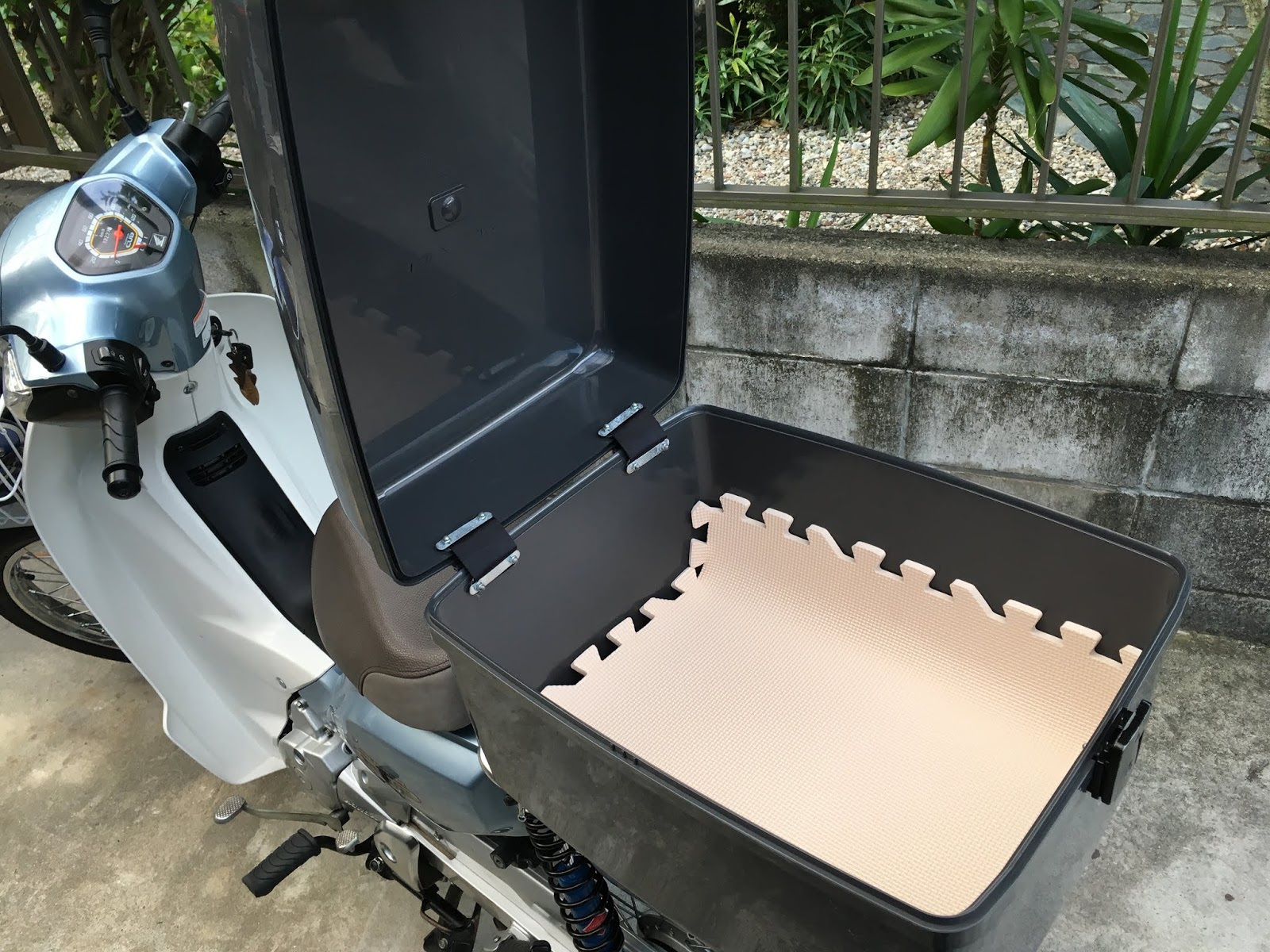 スーパーカブ110ja10 ホンダ純正ビジネスボックス 取り付け