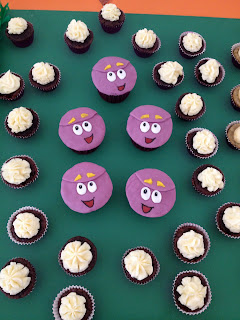 backpack cupcakes, dora the explorer cupcakes, dora cupcakes, dora party