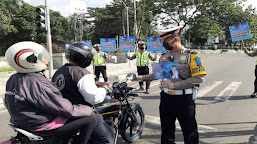 Cegah Penyebaran Covid-19, Jajaran Satlantas Polres Pandeglang Beri Himbauan Pengguna Jalan dan Bagikan Masker