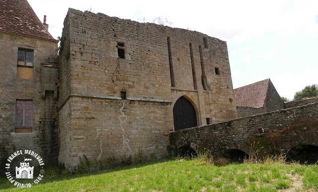 EGUILLY (21) - Château-fort (XIIe-XVe siècles)