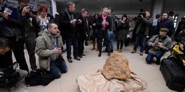 Meteorit seberat 300 kg ditemukan di Morasko Meteorite Reserve, Polandia. Meteorit ini adalah yang terbesar di Eropa Timur.