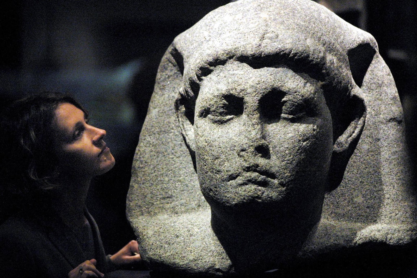 Αγαλμα που απεικονίζει την Κλεοπάτρα, την τελευταία των Πτολεμαίων. [Credit:EPA PHOTO AFP/ADRIAN DENNIS]
