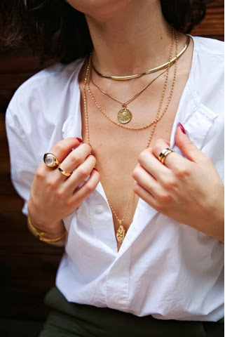 bijoux avec chemise