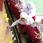 Tingkatkan Edukasi Kesehatan, Siswa SDN 4 Kalenrunge Rutin Laksanakan Sikat Gigi Bersama
