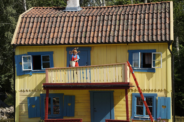 Zdjęcie domu z Pippi na balkonie