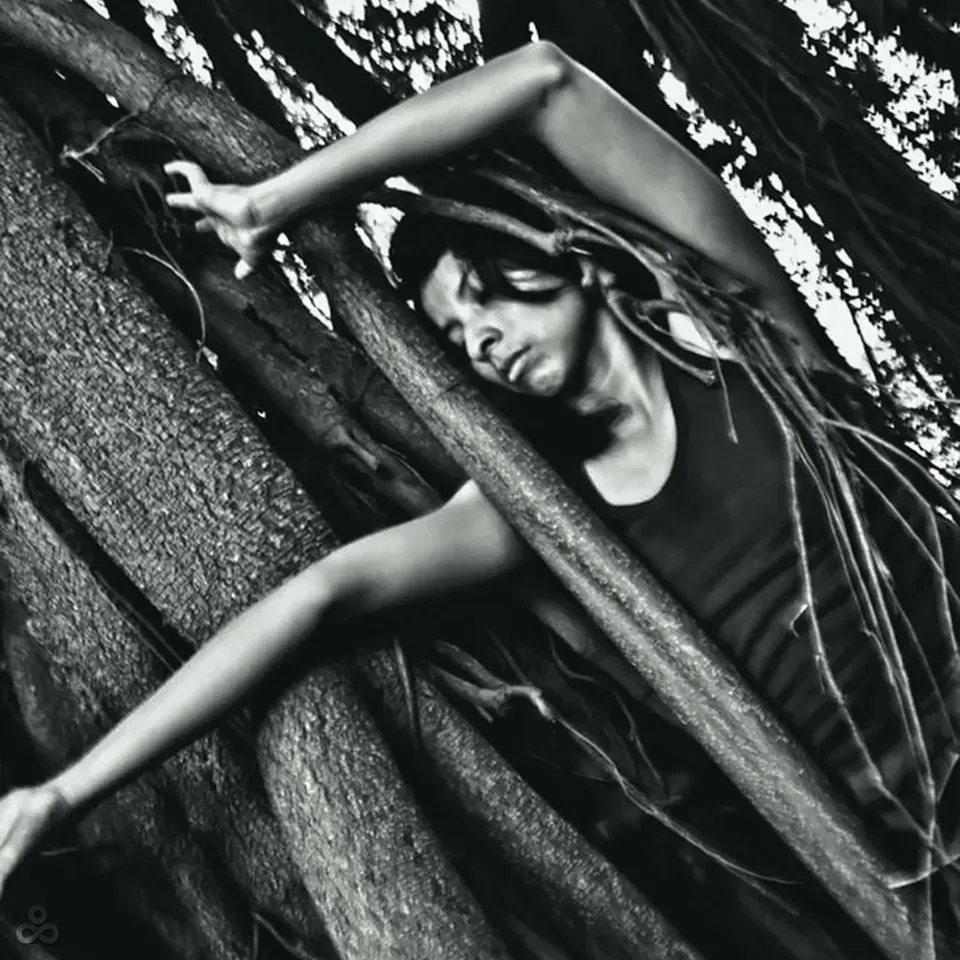 Jenny Carvajal interpreta la obra de danza contemporánea ‘LI’ dirigida por Omar Aguirre, en una sesión de ensayo con fotografía de Mauro Rojas, producción fotográfica de Eonminu®.