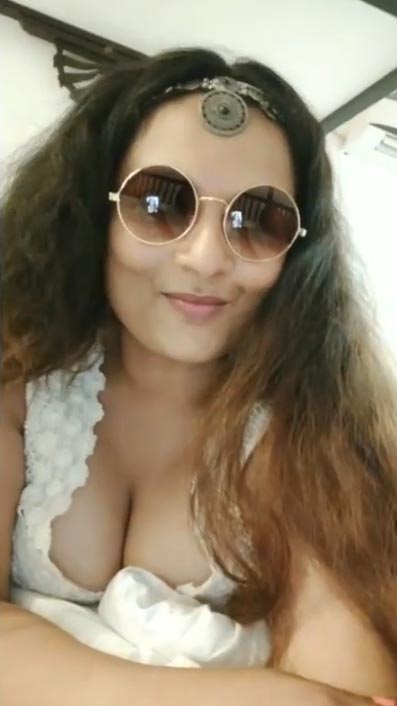 dhruvee haldankar cleavage hot actress