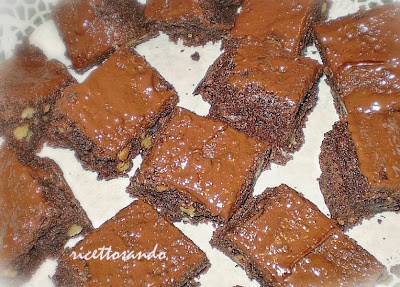 Brownies di cioccolato e noci ricetta dolce di quadrotti di cioccolato