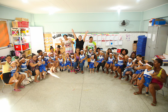 Salvador: Oficina celebra Dia das Mães em escola no Lobato