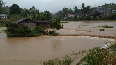  Tujuh Rumah di Jorong Aia Angek Nagari Koto Tinggi Diterjang Banjir dan Longsor