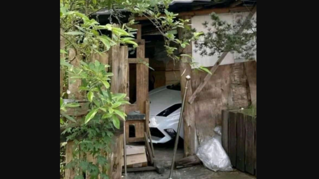 Viral Lamborghini Diparkir di Gubuk Kayu, Netizen: Sultan Lagi Mudik ke Kampung