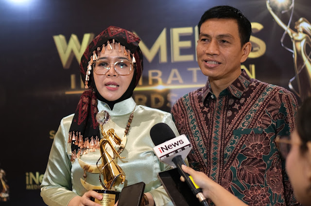 Zulva Fadhil Satu-satunya Ketua TP PKK di Indonesia Terima Apresiasi Women's Inspiration Award iNews TV