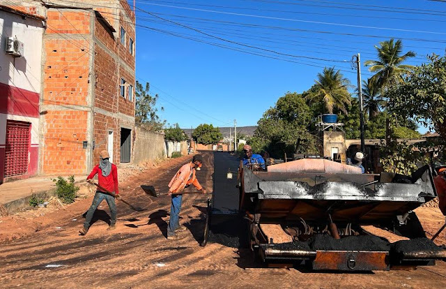 Barreiras 100% Pavimentada: Prefeito Zito Barbosa acompanha finalização da pavimentação asfáltica na Vila Amorim de Baixo