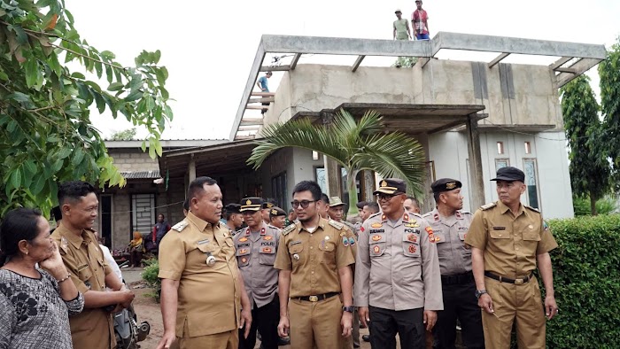 Bupati Lampung Selatan Tinjau Desa Yang Terdampak Puting Beliung di Kecamatan Tanjung Sari