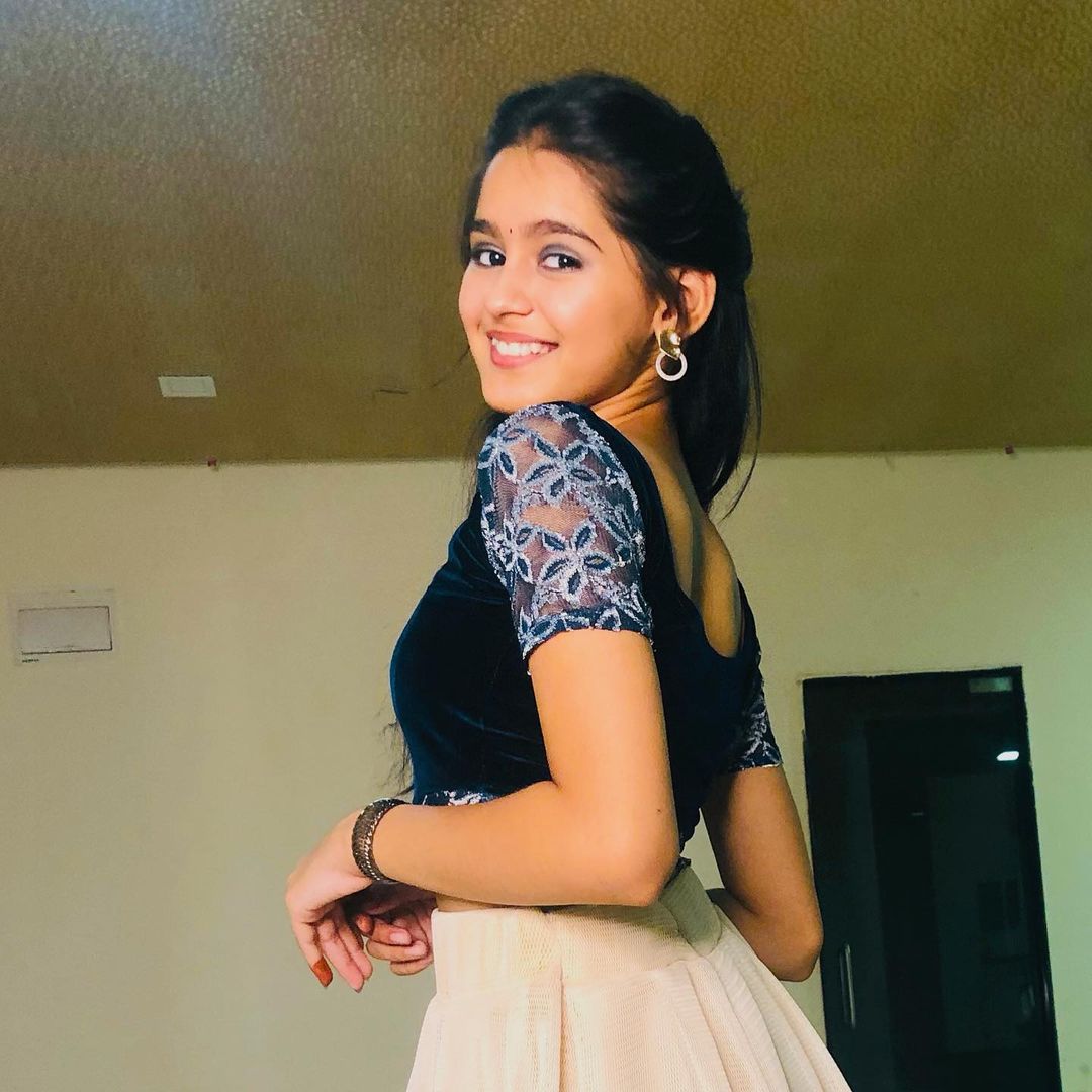 Indian Instagram Model and Actress Mahi Singhvi Mishty Photos Images HD Wallpapers Free Download
