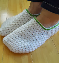 http://translate.googleusercontent.com/translate_c?depth=1&hl=es&rurl=translate.google.es&sl=auto&tl=es&u=http://happyberrycrochet.blogspot.ca/2013/11/how-to-crochet-simple-adult-slippers.html&usg=ALkJrhiLZwt5u6hRfkdXtambR-P2jOtKRQ