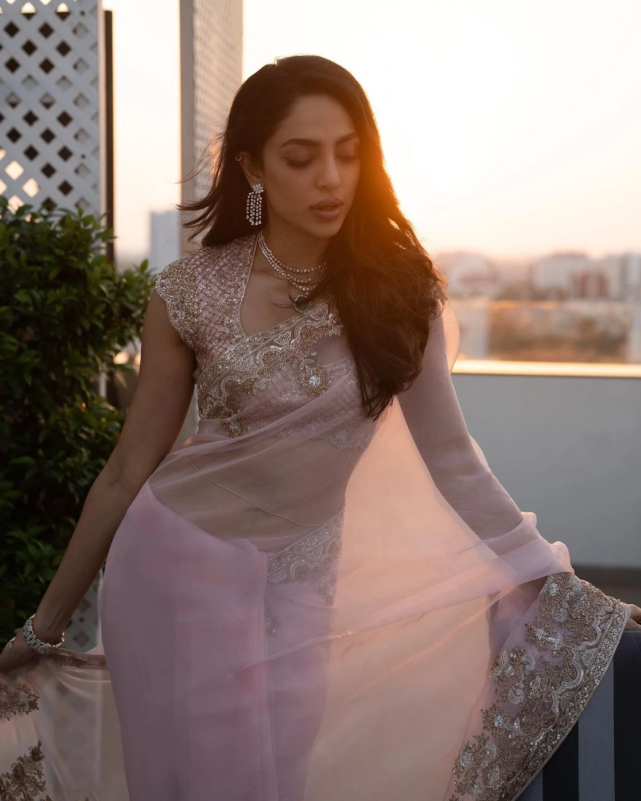 Sobhita Dhulipala sheer saree hot actress the night manager