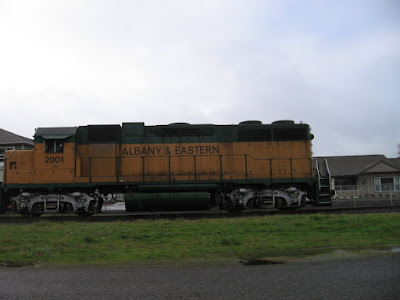 Albany & Eastern GP38-3 #2001 at Lebanon, Oregon, on January 20, 2006