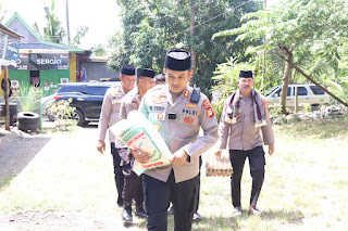 Sambangi Warga di Kecamatan Citta, Kapolres Soppeng Berikan Bantuan Sembako