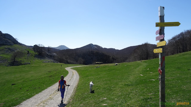 Ruta circular al pico Aitxuri o Aitzgurri, techo de Guipúzcoa en el País Vasco