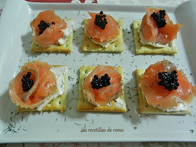 Canapés de salmón y queso