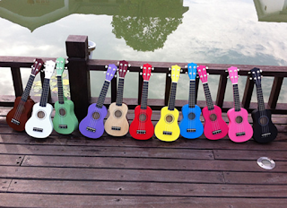 ukulele màu