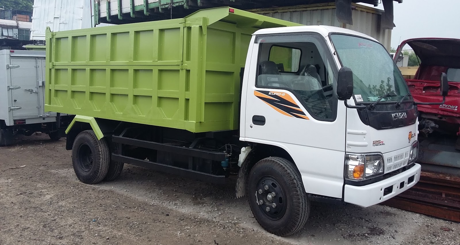 ISUZU ELF  TRUK  6 BAN DEALER ISUZU