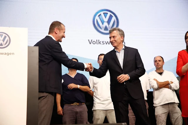 Herbert Diess (CEO VW) cumprimenta Maurício Macri (Presidente da Argentina)