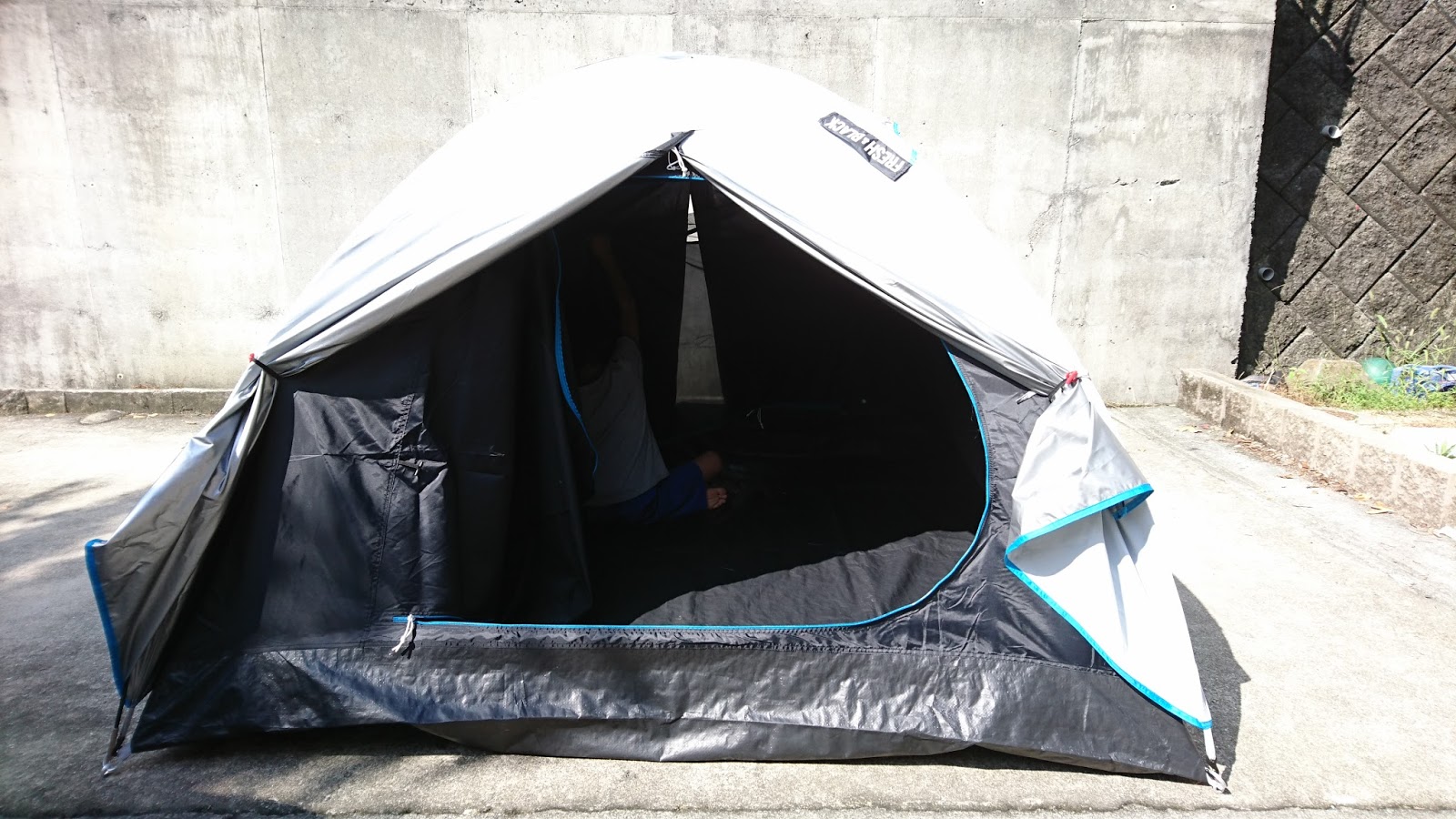 ケシュア テント アルプナ 3人用 Quechua Arpenaz Fresh Black 三つ猫 ｰお外で遊ぼうよｰ
