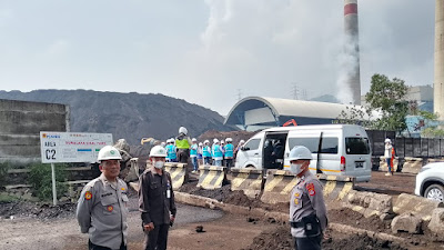 Personil Polsek KSKP Banten Polres Cilegon Polda Banten Bincang bersama Pekerja Pelabuhan