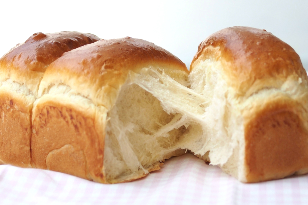 HOKKAIDO MILK LOAF (JAPANESE STYLE) - BAKE WITH PAWS