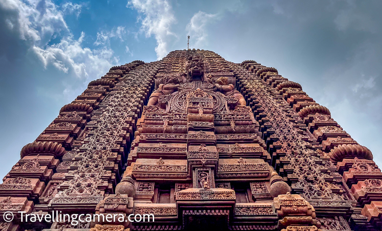 The Mukteswara Temple consists of two main structures—the deul (main sanctum) and the jagamohana (assembly hall). The deul's spire is adorned with ornate sculpted motifs and stands as a remarkable example of Kalinga architecture. The jagamohana, while less ornate than the deul, harmonizes perfectly to create a balanced architectural ensemble.