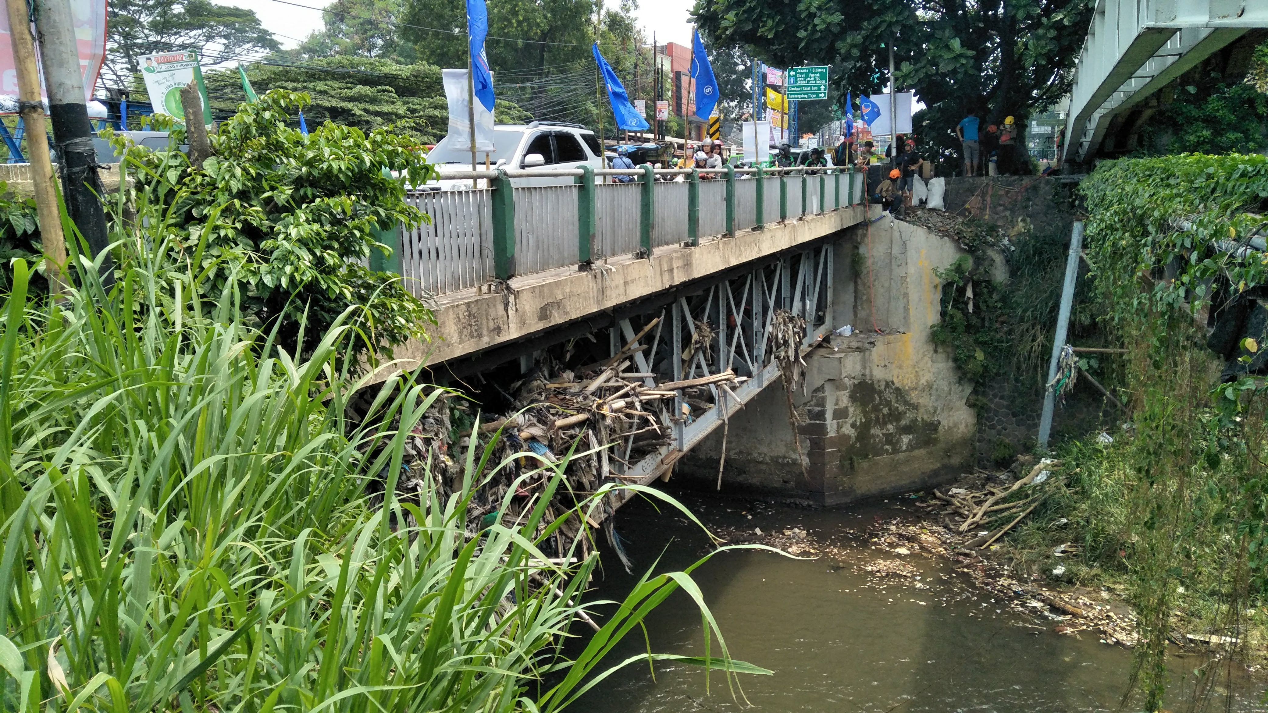 Jembatan di Sungai Ciliwung, Kota Bogor