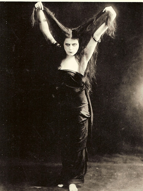 Flashback Summer:  Get the Look- Theda Bara