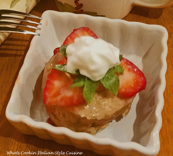 vanilla strawberry shortcake mug cake