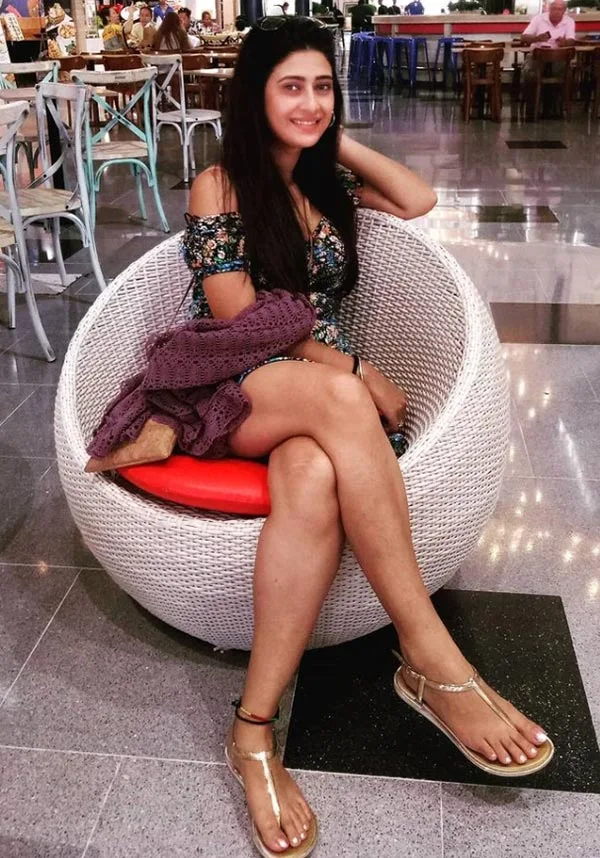 preetika chauhan sexy legs hot indian tv actress