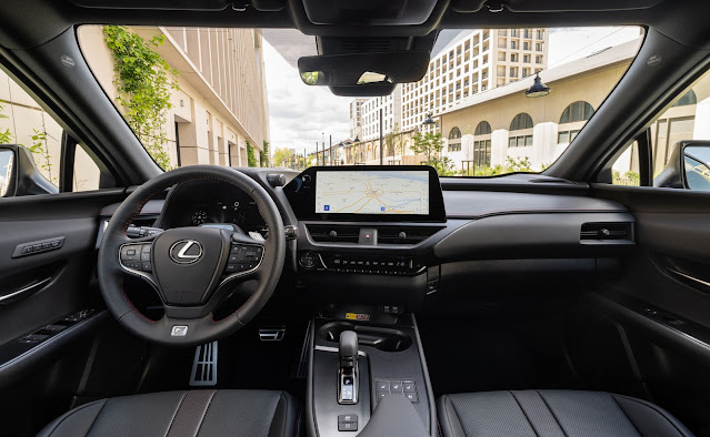 Lexus UX 300h 2024-interior