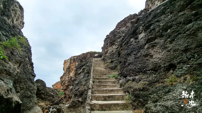 消失半個世紀的遺跡｜小琉球永安橋遺址~近烏鬼洞落日亭中間｜賞落日夕陽藍海亭