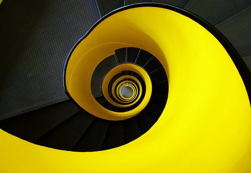 ESCALERAS CON COLORES INTENSOS