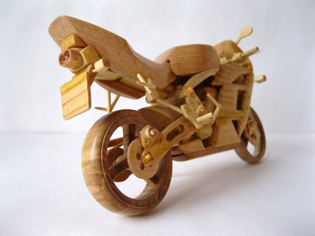 ArtOmega Menakjubkan Miniatur Sepeda Motor  Terbuat dari  Kayu 
