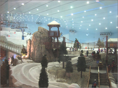 [skiing-inside-Emirates-mall-dubai-uae.jpg]