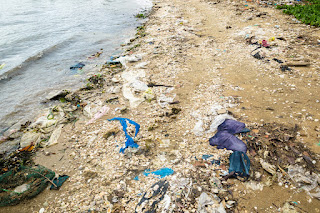 sampah yang berserakan