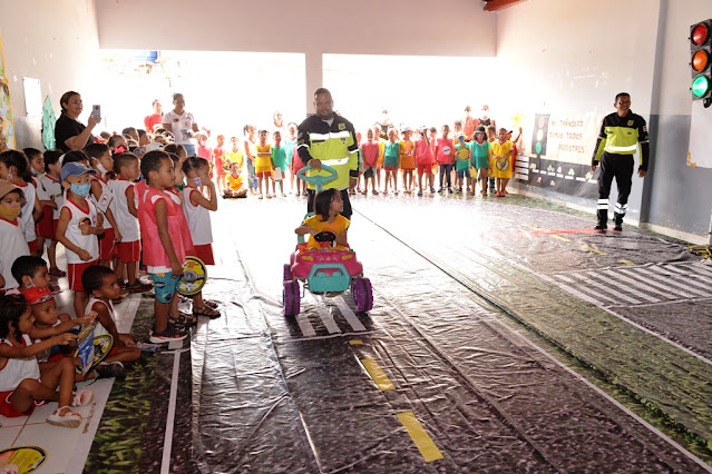 Blitz Educativa no Trânsito envolve Escolas e leva mensagem de salvar vidas aos condutores, em Barreiras 