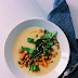 Vichyssoise de manzana con garbanzos horneados, boniato y pesto