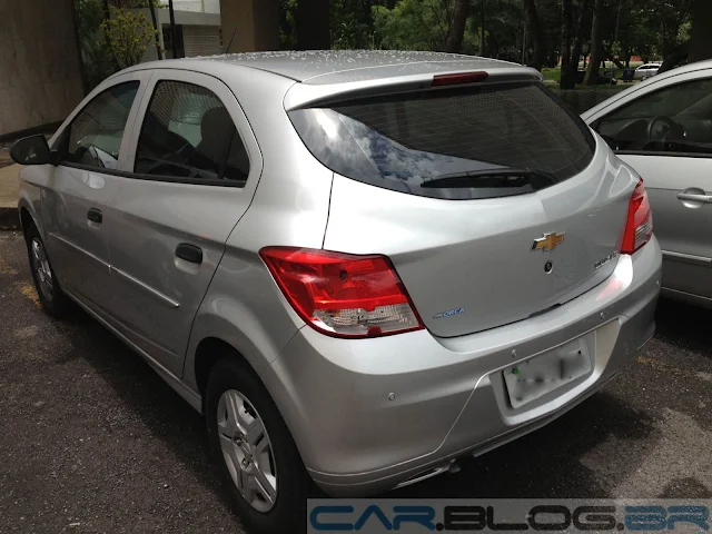 Chevrolet Onix LS 1.0 2013 - Prata 