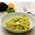 Pasta con pesto di avocado