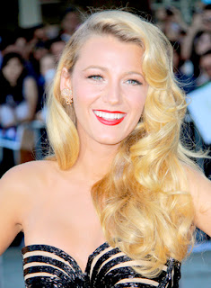 blake lively long blonde wavy romantic hairstyle Blake Lively Romantic Wavy Hairstyles