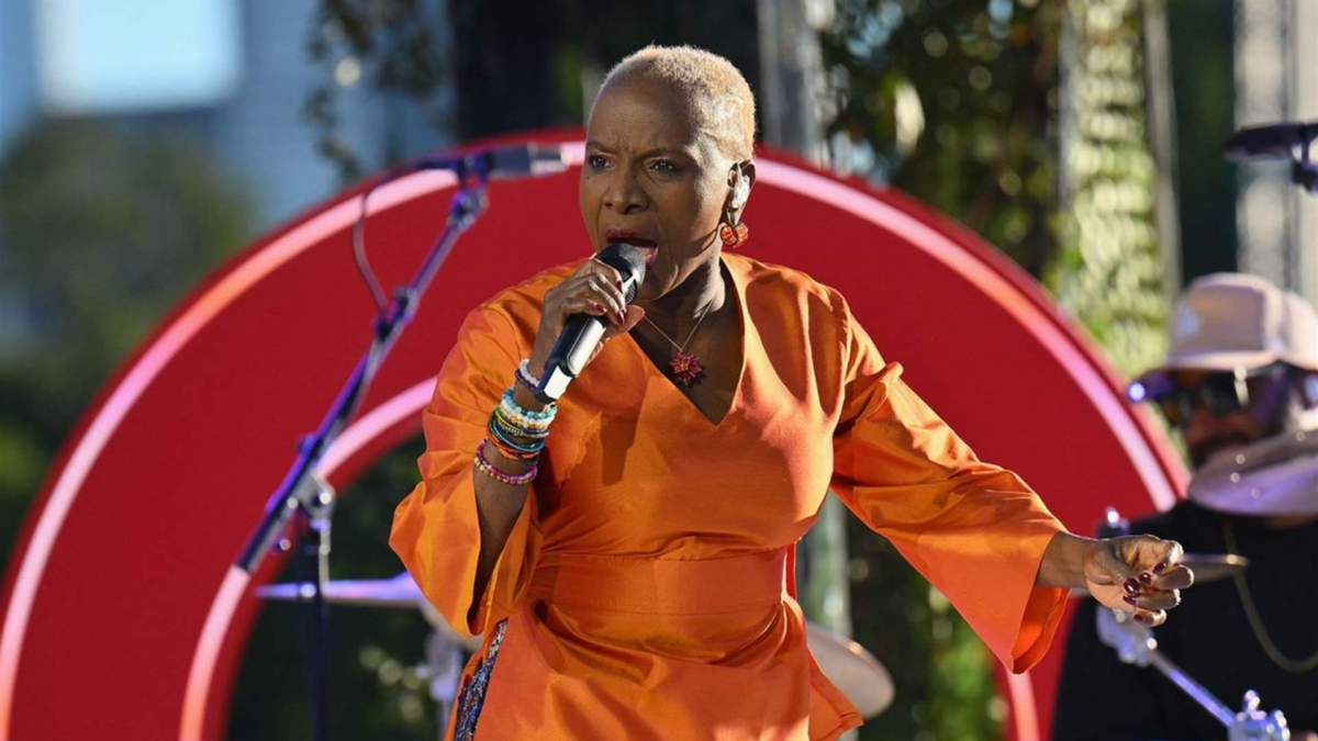 French singer Angélique Kidjo wins the International Prize for Music of the Polar Countries French-Benine singer Angelique Kidjo won the International Music Award for the Arctic Countries, sharing it with Chris Blackwell, founder of the British production company “Island Records” and Estonian composer Arvo Pärt.  The 63-year-old Kidjo, who has previously won five Grammy Awards, has been singing for more than 30 years in her father's and mother's languages, namely Fon and Yoruba, as well as in French and English.  The Swedish jury members affirmed that “Kidjo is an inspiration, and among the best composers and singers in the world.” And Time magazine called her "Africa's Diva".  As for the British Chris Blackwell (85 years), he established the “Island Records” company in 1959, which became one of the most prominent companies after dealing with Bob Marley, Cat Stevens, and the two bands “Roxy Music” and “U2”.  The jury noted that the winner, Arvo Bart (87 years old), is “the most played living composer in the world,” and is credited with innovating in the seventies of the last century a technique in musical writing, which is “Tintinapoli.”  Last year, Iggy Pop and Diane Warren won the International Prize for Music of the Polar Countries, which was founded by former ABBA manager Stig Andersen in 1989. The winners are awarded their prizes in addition to 600,000 crowns (about $58,000) during a ceremony. On May 23 in Stockholm.  https://layalinaprivee.com/47619-%d8%a7%d9%84%d9%81%d9%86%d8%a7%d9%86%d8%a9-%d8%a7%d9%84%d9% 81%d8%b1%d9%86%d9%8a%d8%b3%d9%8a%d8%a9-angelique-kidjo-%d8%aa%d8%ad%d8%b5%d8%af-%d8% a7%d9%84%d8%ac%d8%a7%d8%a6%d8%b2%d8%a9-%d8%a7%d9%84%d8%af.html