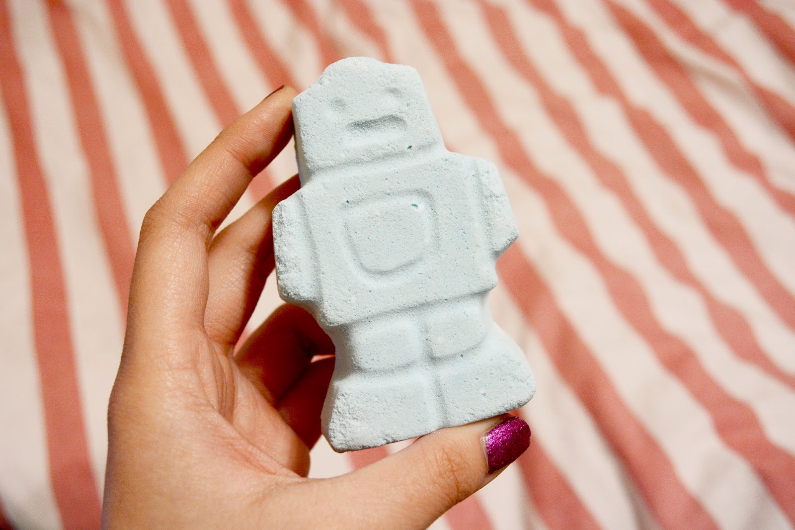 Ickle Baby Bot, Lush, Bath, Bathbomb